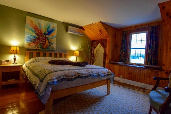 Enfield Manor Bed&Breakfast and Vacation Rental image 16